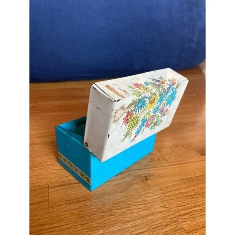 Vintage Floral Recipe Box Holder